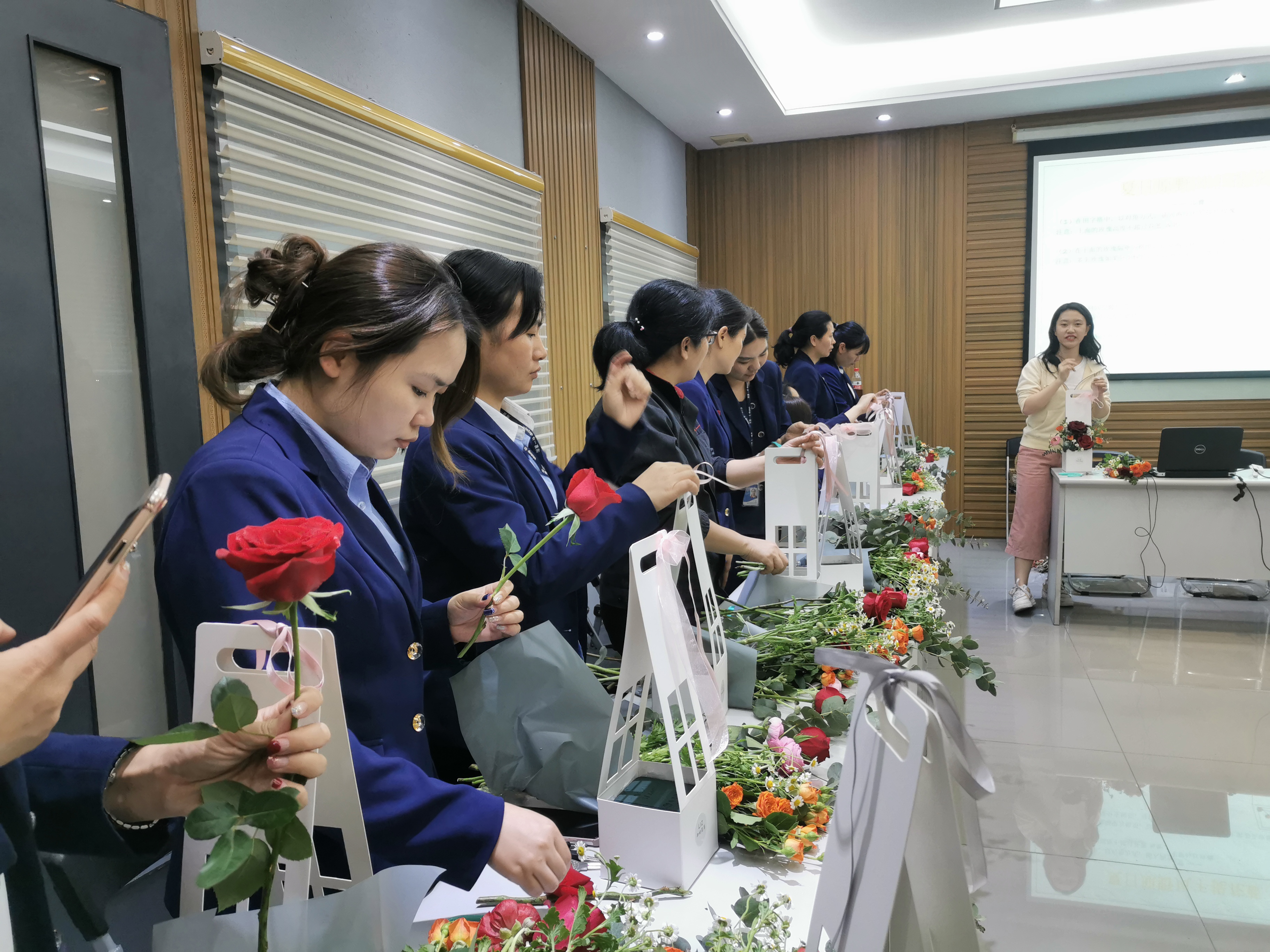 台一盈拓女职工花艺DIY主题活动(图2)